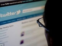 Hotii te urmaresc pe Facebook si pe Twitter
