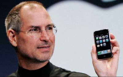 Greseala incredibila facuta de Steve Jobs. Decizia prin care Apple a ramas cu 10 ani in urma Microsoft