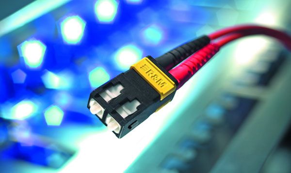 Romanii pasesc in epoca vitezei. Netul ajunge la sate, iar numarul conexiunilor broadband creste