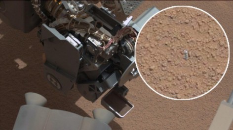 Obiect neidentificat, descoperit pe Marte. Sub nisip se afla ceva stralucitor