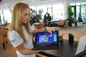 Sony VAIO Duo 11 cu Windows 8. Daca nu te-ai hotarat intre un laptop si o tableta