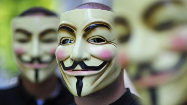 Alarma: 28.000 de conturi PayPal, sparte de hackerii de la Anonymous
