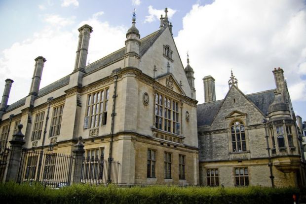 Romanii care invata la Oxford. 82 de studenti se pregatesc la prestigioasa universitate britanica