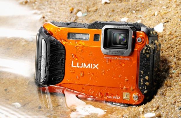 Panasonic Lumix la CES 2013: Camera foto extrema FT5, care rezista in apa si la inghet, plus suratele sale cu Wi-Fi si NFC