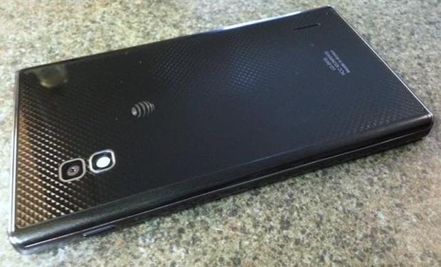 LG Optimus G PRO, un supertelefon cu ecran cu rezolutie Full-HD, procesor quad-core si memorie RAM de 2 GB