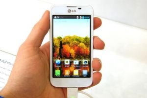 LG Optimus L5 II: Accesibil, performant, atragator. VIDEO review George Buhnici