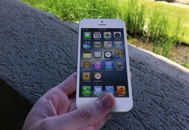 Ecranul de iPhone care nu se va zgaria niciodata. Inventia testata de George Buhnici la MWC 2013