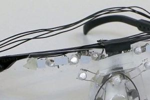 Anti-Glass, ochelarii care blocheaza filmarea cu Google Glass