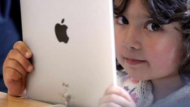 generatia-ipad-va-invata-mai-putine-cuvinte-oralitatea-fiind-din-ce-in-ce-mai-putin-folosita_size1.jpg