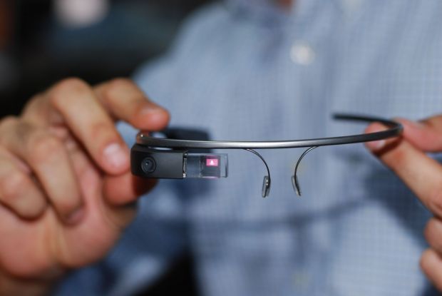 Am testat Google Glass. Ochelarii au venit in Romania, iar programatorii nostri se lauda cu o performanta mondiala