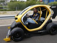 Renault Twizy, masina electrica SF care costa 7.000 de euro a ajuns in Romania