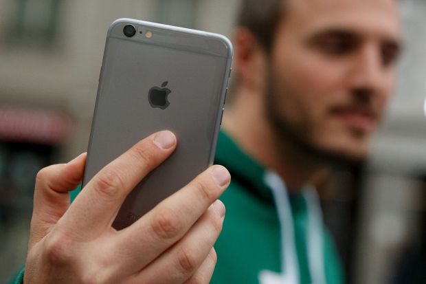 Decizia Apple care ii face pe utilizatori sa renunte mai usor la iPhone