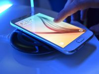 Au pus mana pe noul Samsung Galaxy S6 si l-au desfacut! Ce au descoperit in interior! VIDEO