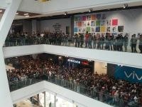 Haos in mall, dupa ce un magazin a anuntat ca vinde modele iPhone cu doar 50 de dolari