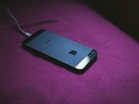 Cinci greseli care afecteaza bateria de la smartphone si o descarca foarte repede