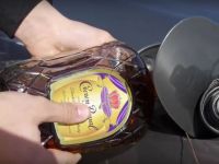 Experiment: ce se intampla daca umpli cu whiskey rezervorul unei masini?