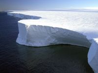 Lanturi montane si canioane uriase, descoperite sub calota de gheata din Antarctica