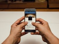 7 lucruri pe care trebuie să le ştergi urgent de pe pagina ta de Facebook. Ce riști dacă n-o faci