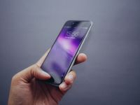 Brevet inedit obținut de Apple! Noile modele de iPhone ar putea avea obiective foto externe