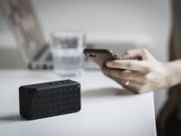 Facebook pregătește lansarea unui sistem de recunoaștere vocală și a unor boxe inteligente