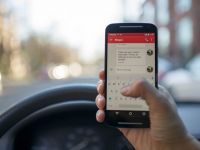 Folosirea telefonului mobil la volan, mai periculoasă ca băutura