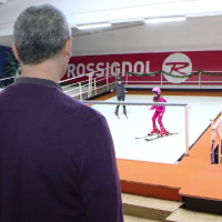 Cat costa o lectie pe primul simulator de schi din Romania, adus special la Iasi din Olanda