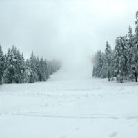 Sezonul de iarna abia incepe, la Straja. Zapada din abundenta a deschis toate cele 12 partii si aproape toate locurile de cazare sunt rezervate