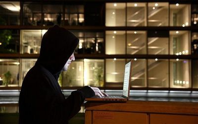 Gruparea Anonymous, lovita puternic. Mai multi membri din Europa, arestati de Interpol